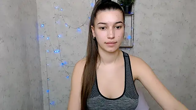Snapshot of KarolinaRosse_ chatting on 03-18-25, 01:44 KarolinaRosse online show from 03-18-25, 01:44