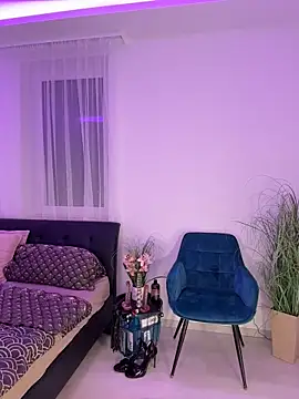 ZoeeZolton online show from 06-18-26, 04:01