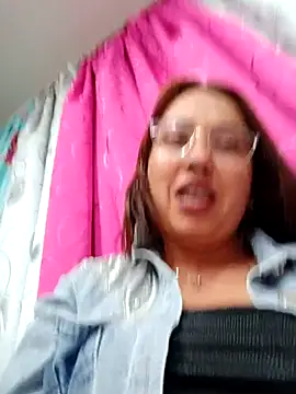 Snapshot of VIOLETA-25_ chatting on 03-04-25, 11:00 VIOLETA-25 online show from 03-04-25, 11:00