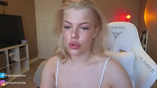 Maya Rave online show from 04-10-26, 03:24