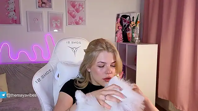 Maya Rave online show from 02-06-26, 03:13