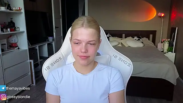 Snapshot of Maya_Rave chatting on 05-03-26, 03:22 Maya Rave online show from 05-03-26, 03:22