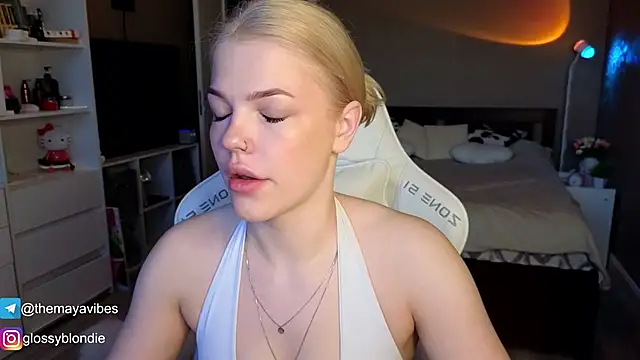 Maya Rave online show from 04-07-26, 03:19