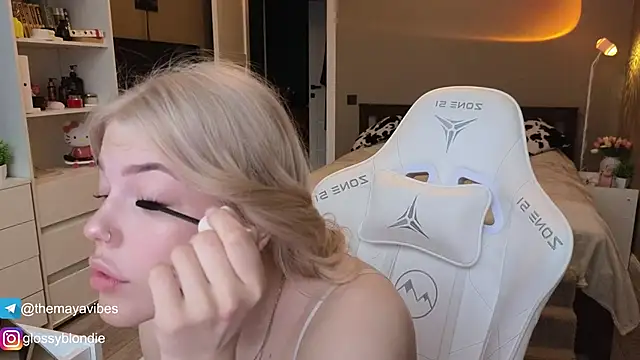 Maya Rave online show from 04-06-26, 04:08