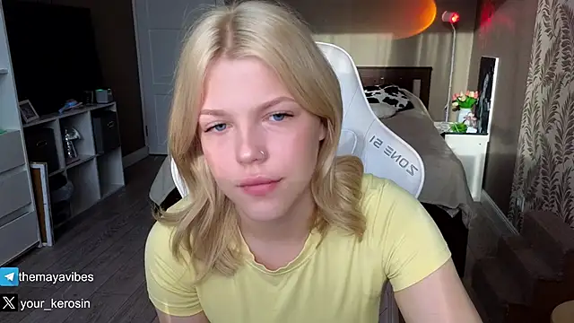 Snapshot of Maya_Rave chatting on 05-07-26, 03:44 Maya Rave online show from 05-07-26, 03:44