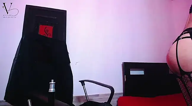 Snapshot of Madamebeelzeboss chatting on 12-12-24, 01:21 Madamebeelzeboss online show from 12-12-24, 01:21