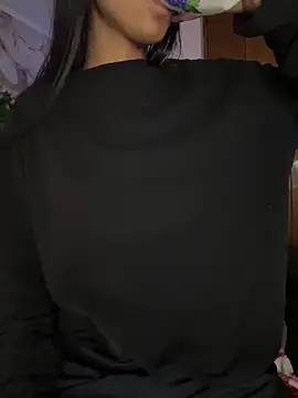 bonnie 18x online show from 10-31-25, 03:36