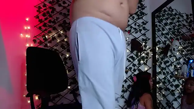 Snapshot of ethanandbrianna chatting on 10-09-25, 12:33 ethanandbrianna online show from 10-09-25, 12:33