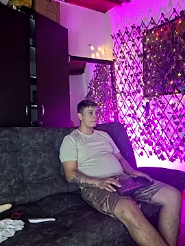 Snapshot of ethanandbrianna chatting on 03-05-25, 12:38 ethanandbrianna online show from 03-05-25, 12:38