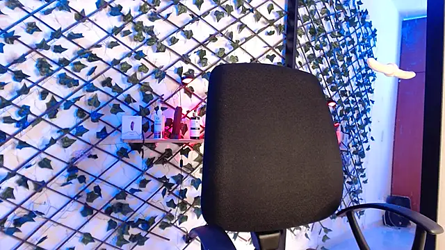 Snapshot of ethanandbrianna chatting on 09-22-25, 12:38 ethanandbrianna online show from 09-22-25, 12:38