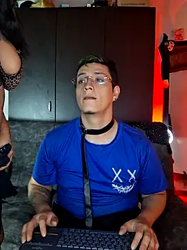 Snapshot of ethanandbrianna chatting on 03-01-25, 12:39 ethanandbrianna online show from 03-01-25, 12:39