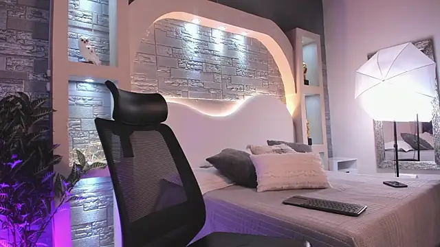 Aron Bolt online show from 11-30-25, 03:18