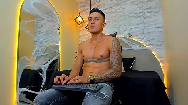 Aron Bolt online show from 10-31-25, 12:29