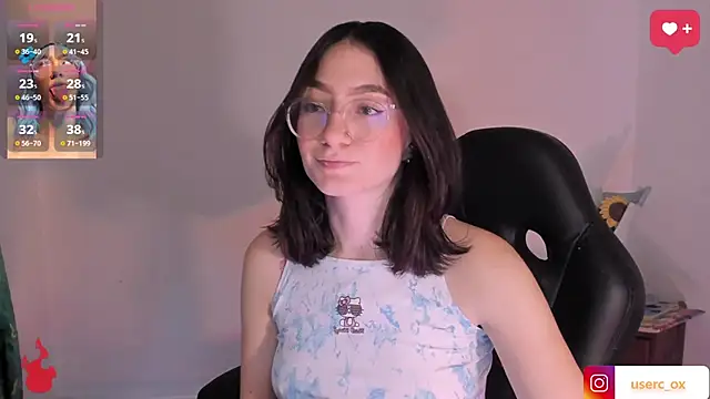 Snapshot of haanna_thompsoon chatting on 03-03-25, 08:43 haanna thompsoon online show from 03-03-25, 08:43