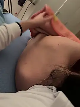 Snapshot of jessieandjames29 chatting on 01-30-25, 06:43 jessieandjames29 online show from 01-30-25, 06:43