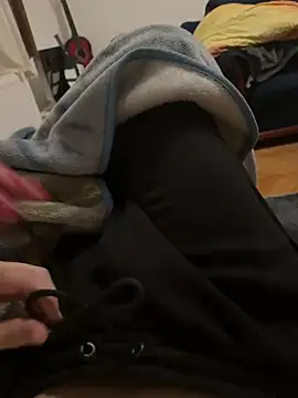 Snapshot of jessieandjames29 chatting on 03-22-25, 04:58 jessieandjames29 online show from 03-22-25, 04:58