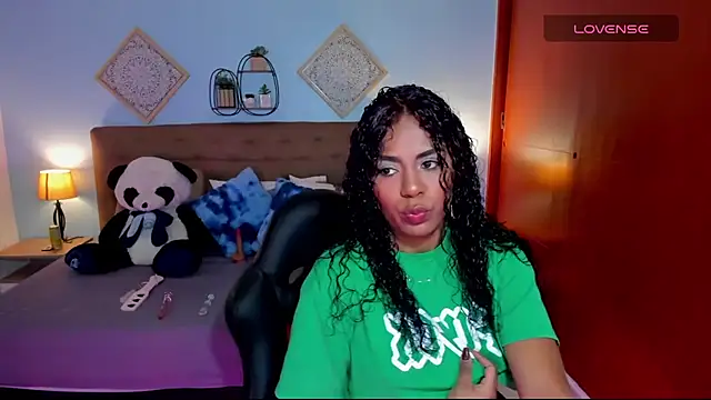 Snapshot of Edelaine_rogers chatting on 10-03-25, 06:26 Edelaine rogers online show from 10-03-25, 06:26