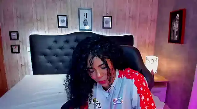 Snapshot of Edelaine_rogers chatting on 02-27-25, 04:02 Edelaine rogers online show from 02-27-25, 04:02