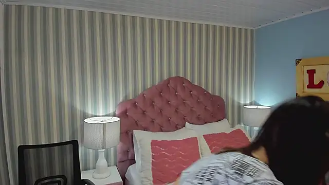 Snapshot of HazelMoret chatting on 02-26-25, 11:43 HazelMoret online show from 02-26-25, 11:43