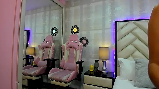 Snapshot of HazelMoret chatting on 09-17-25, 11:34 HazelMoret online show from 09-17-25, 11:34