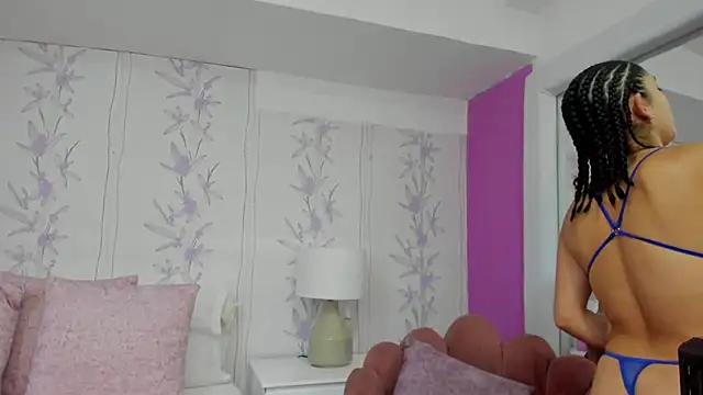 Snapshot of HazelMoret chatting on 09-12-25, 12:38 HazelMoret online show from 09-12-25, 12:38