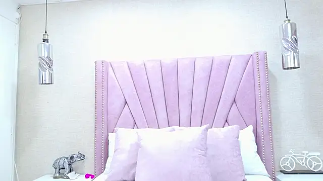 Snapshot of HazelMoret chatting on 09-25-25, 11:38 HazelMoret online show from 09-25-25, 11:38