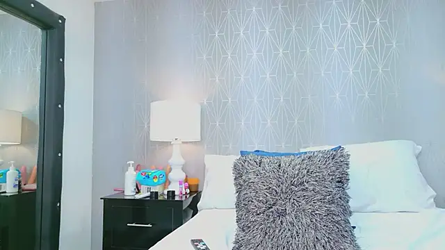 Snapshot of HazelMoret chatting on 02-08-26, 03:10 HazelMoret online show from 02-08-26, 03:10