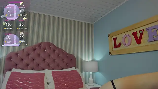 Snapshot of HazelMoret chatting on 03-11-25, 12:06 HazelMoret online show from 03-11-25, 12:06