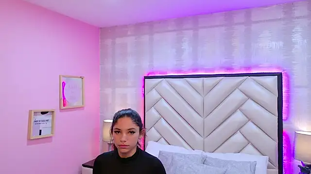 Snapshot of HazelMoret chatting on 09-19-25, 11:25 HazelMoret online show from 09-19-25, 11:25