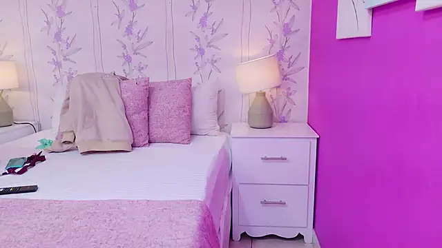 Snapshot of HazelMoret chatting on 10-03-25, 11:45 HazelMoret online show from 10-03-25, 11:45