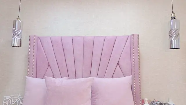 Snapshot of HazelMoret chatting on 09-23-25, 11:39 HazelMoret online show from 09-23-25, 11:39