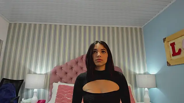 Snapshot of HazelMoret chatting on 02-27-25, 12:12 HazelMoret online show from 02-27-25, 12:12