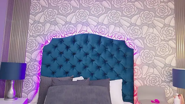 Snapshot of HazelMoret chatting on 02-11-26, 03:17 HazelMoret online show from 02-11-26, 03:17