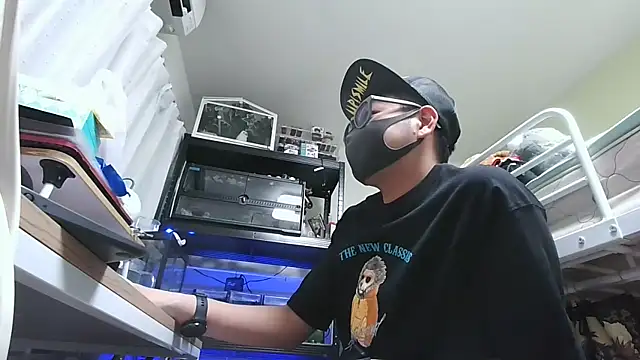 Snapshot of Owl1216 chatting on 01-11-25, 12:50 Owl1216 online show from 01-11-25, 12:50