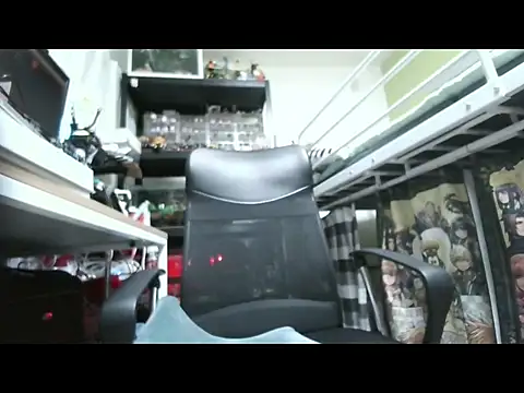 Snapshot of Owl1216 chatting on 10-29-25, 01:10 Owl1216 online show from 10-29-25, 01:10