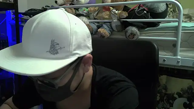 Snapshot of Owl1216 chatting on 12-12-24, 12:33 Owl1216 online show from 12-12-24, 12:33