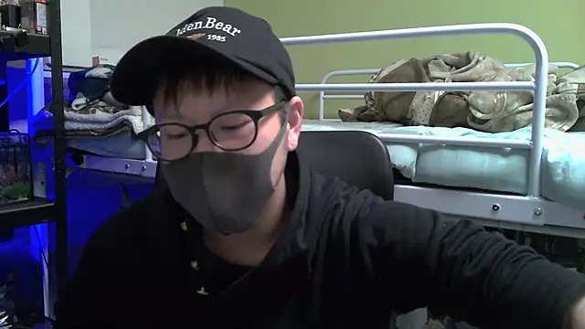 Snapshot of Owl1216 chatting on 02-17-25, 11:44 Owl1216 online show from 02-17-25, 11:44