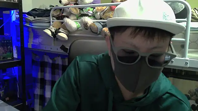 Snapshot of Owl1216 chatting on 12-10-24, 12:16 Owl1216 online show from 12-10-24, 12:16