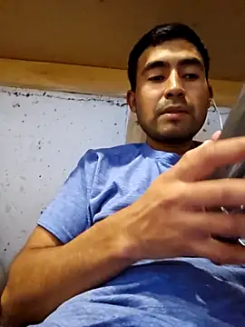 Snapshot of Axeltu77 chatting on 06-23-26, 01:14 Axeltu77 online show from 06-23-26, 01:14