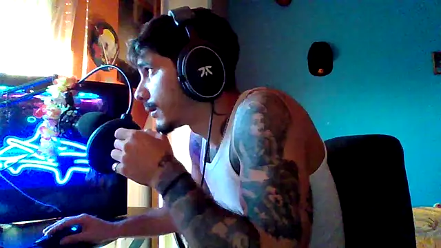 Badboyi1997 online show from 10-28-25, 03:33