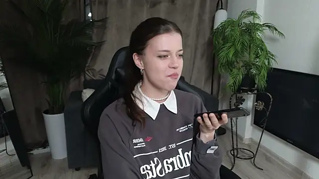 Snapshot of Este_Glen chatting on 09-11-25, 10:32 Este Glen online show from 09-11-25, 10:32