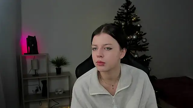 Snapshot of Este_Glen chatting on 12-22-24, 05:22 Este Glen online show from 12-22-24, 05:22