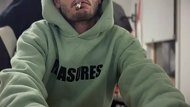 Snapshot of Dylansd chatting on 12-13-24, 09:02 Dylansd online show from 12-13-24, 09:02