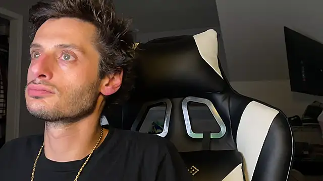 Snapshot of Dylansd chatting on 12-24-24, 08:55 Dylansd online show from 12-24-24, 08:55