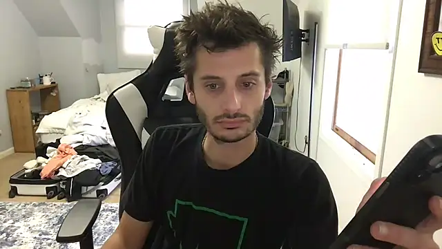 Snapshot of Dylansd chatting on 12-16-24, 08:26 Dylansd online show from 12-16-24, 08:26