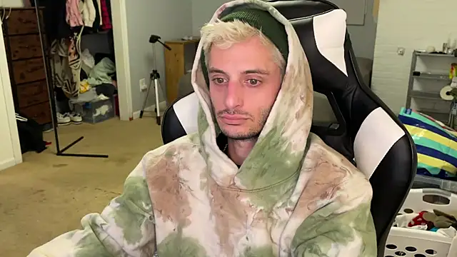 Snapshot of Dylansd chatting on 01-05-25, 10:29 Dylansd online show from 01-05-25, 10:29