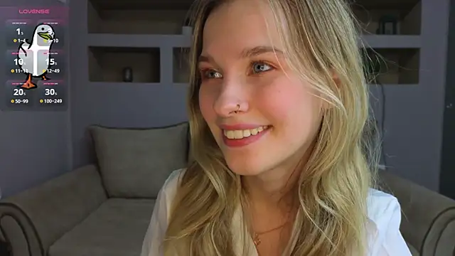 LinaCristonsen online show from 11-23-25, 03:44