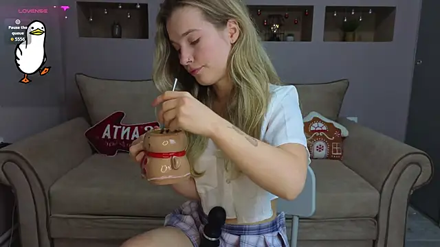 LinaCristonsen online show from 12-14-25, 06:46