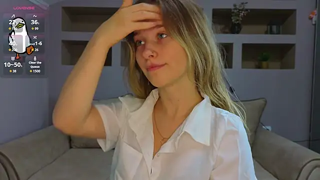 LinaCristonsen online show from 10-30-25, 04:15