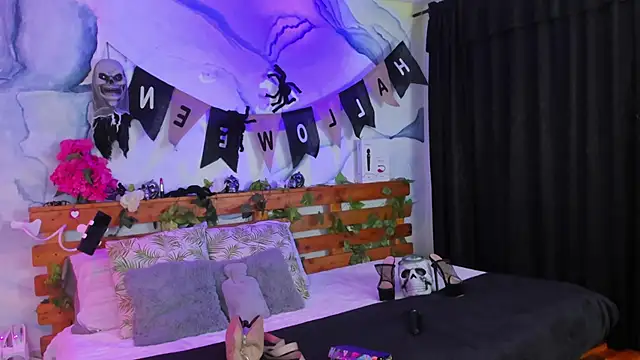 Perla Franco online show from 10-10-25, 05:08